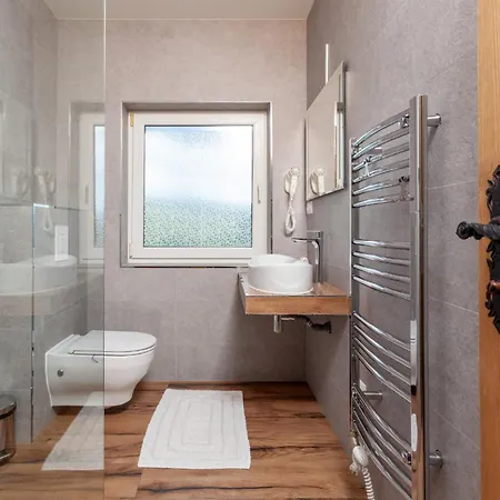 فندق مبيت وإفطار Drevenica U Pavla 3*