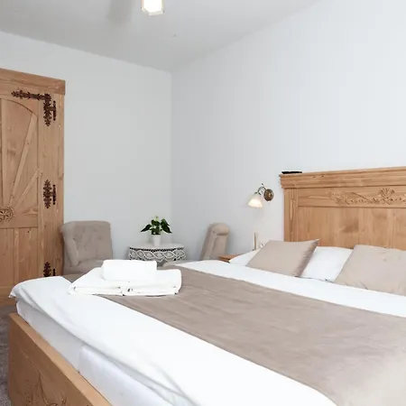 Drevenica U Pavla Bed & Breakfast *